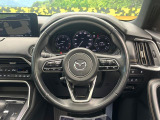 インテリアに合わせたデザインのステアリングは、運転される方のことも考え、運転しやすい形状、大きさです。是非一度、実際に触ってお確かめください。
