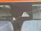 【三菱e-Assist】走行中に前方の車両等を認識し、衝突しそうな時は警報とブレーキで衝突回避と被害軽減をアシスト。より安全にドライブをお楽しみいただけます。