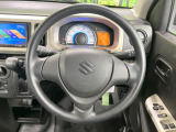 インテリアに合わせたデザインのステアリングは、運転される方のことも考え、運転しやすい形状、大きさです。是非一度、実際に触ってお確かめください。