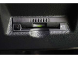 ETCはビルトインタイプでスッキリとしています。今やマストアイテムですね。納車前には使用できるようにセットアップをさせていただきます。ETCカードの取扱もしておりますのでご相談くださいね。