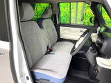 運転席まわりには十分なスペースがあり、大柄な方でもゆったり運転していただける環境です。