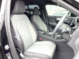 VOLVOのシートは人間工学に基づいた設計となっており、長時間の運転でも疲れにくいと定評があります。当店ではモデルにより試乗可能なお車もご用意しておりますので、ぜひ座り心地をご体感ください。