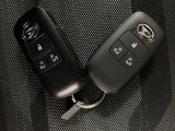スマートキーを装備しています☆カギをカバンやポケットに入れて頂いた状態でドアロックの開閉やエンジンスタートをして頂けますよ!とても便利な装備です!