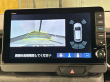 リバースギアに入れるだけで後方の表示へ切り替わります。夜間や雨の日の駐車も楽になりますよ。