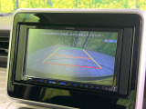 【バックカメラ】駐車時に後方がリアルタイム映像で確認できます。大型商業施設や立体駐車場での駐車時や、夜間のバック時に大活躍!運転スキルに関わらず、今や必須となった装備のひとつです!