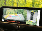 【パノラミックビューモニター】専用のカメラにより、上から見下ろしたような視点で360度クルマの周囲を確認することができます☆死角部分も確認しやすく、狭い場所での切り返しや駐車もスムーズに行えます。