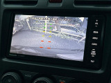 【バックカメラ】駐車時に後方がリアルタイム映像で確認できます。大型商業施設や立体駐車場での駐車時や、夜間のバック時に大活躍!運転スキルに関わらず、今や必須となった装備のひとつです!
