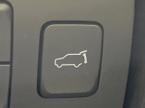 【パワーバックドア】スマートキーや運転席のボタンを押すだけでリアゲートが自動で開閉します!荷物を持っている時や、高い位置にあるバックドアを閉める際に便利な機能です♪
