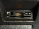 有料道路のレーン通過に便利なETC車載器を装着しています。ご利用にはセットアップが必要となります。