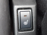 運転席シートには、シートヒーターが付いてるので、寒い時期にはありがたい装備です。