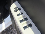 パワーウィンドウ・電動格納ミラーを装備しています。