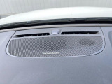 【harman kardon】ハーマンカードンのHi-Fiスペシャリストと共に、モデル別に開発・設計された専用チューニングが臨場感溢れる音響空間を実現しています。