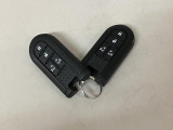 電子カードキーを携帯していれば、ドアハンドルやバックドアのリクエストスイッチを押すだけでドアの施錠・解錠気軽に出来ます。遠くはなれた場所からの操作も可能です。盗難防止のイモビライザー機能装備です!!!