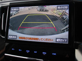 ギアをバックに入れると自動的に切り替わる優れものです。鮮明なカメラ画像にて車庫入れをサポートしてくれます。
