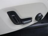 【運転席パワーシート】リクライニングからシートリフターまで、スイッチ一つで簡単にシートの微調整が可能!自分に最適なシートポジションにセットして、快適なドライブをお楽しみください。