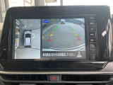 『アラウンドビューモニター』は、空から見下ろすような視点で、スムースな駐車と安全確認をサポートします。