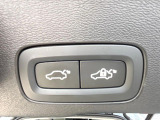【パワーバックドア】スマートキーや運転席のボタンを押すだけでリアゲートが自動で開閉します!荷物を持っている時や、高い位置にあるバックドアを閉める際に便利な機能です。