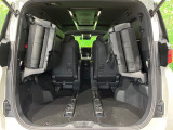 普段のお買い物や通勤、送迎等に十分な荷室スペースを確保しております。セカンドシートを倒すと、大きな荷物の積載も可能です♪