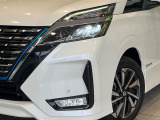 【LEDヘッドライト】悪天候や夜間走行時も良好な視界を確保し安心して運転できる高輝度LEDヘッドライトを装備!点灯速度が早く、消費電力も抑えられています。