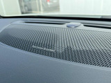 【harman kardon】ハーマンカードンのHi-Fiスペシャリストと共に、モデル別に開発・設計された専用チューニングが臨場感溢れる音響空間を実現しています。