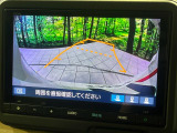 【バックカメラ】駐車時に後方がリアルタイム映像で確認できます。大型商業施設や立体駐車場での駐車時や、夜間のバック時に大活躍!運転スキルに関わらず、今や必須となった装備のひとつです!