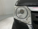 LEDヘッドライトは、点灯の瞬間から最大光量を発揮し、突然暗くなるトンネルなどでの安定感を高めます。