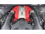 6.5L V型12気筒自然吸気エンジン搭載、800CVを発揮します。(カタログ値)