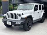 遠くから見てもひと目でJeepとわかるデザイン。アウトドアからフォーマルなシーンまでしっかりとこなします。