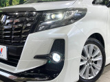 【LEDヘッドライト】悪天候や夜間走行時も良好な視界を確保し安心して運転できる高輝度LEDヘッドライトを装備!点灯速度が早く、消費電力も抑えられています。