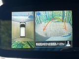 【アラウンドビューモニター】専用のカメラにより、上から見下ろしたような視点で360度クルマの周囲を確認することができます☆死角部分も確認しやすく、狭い場所での切り返しや駐車もスムーズに行えます。