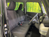 運転席まわりには十分なスペースがあり、大柄な方でもゆったり運転していただける環境です。