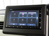 ナビゲーションは純正メモリーナビ(VXM-225Ci)を装着しております。AM、FM、CD、Bluetoothがご使用いただけます。初めて訪れた場所でも安心ですね!