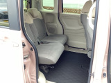 自社整備工場で点検整備をおこなってからお渡ししています。車検が残っている場合は『12ヶ月点検整備』を、車検整備付きの場合は『車検整備』をおこないます。整備費用は車両本体価格に含まれています。