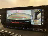 【パノラミックビュー&バックビュー】駐車時の安全確認をする為に車両上方からの映像と後方カメラからのを同時に表示しバックガイドも付いているのでバックの苦手な方でも安心して運転出来ますよ。