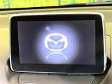 【マツダコネクトナビ】車内の雰囲気にマッチした一体型タイプのナビ。各種車輌設定やBluetooth再生等、様々な機能が楽しめます。直感的なダイヤル操作が可能で、使い勝手も良好です。