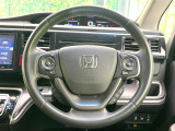 【純正革巻きステアリング】上質な革を使用することで、手にしっかり馴染みとても運転しやすいハンドルです♪