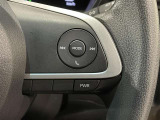 【ステアリングスイッチ】運転中に視線を前に向けたまま画面の操作できます。