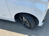 つるつるボディーで、簡単らくらくメンテナンス!!汚れが付きにくい!!効果は3年間で日々のお手入れも楽々な3イヤーズコート!ガラス系のコート剤で塗装面を保護して劣化も軽減!!