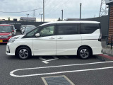 当店は照明・屋根付きスペースございますので雨天時も安心して現車確認が可能です。