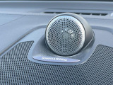【Bowers & Wilkins】ボルボの上級プレミアムオーディオ。車内空間という特殊な環境に100年以上の伝統を持つイェーテボリ交響楽団の音響を再現した「コンサートモード」を搭載。