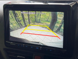 【バックカメラ】駐車時に後方がリアルタイム映像で確認できます。大型商業施設や立体駐車場での駐車時や、夜間のバック時に大活躍!運転スキルに関わらず、今や必須となった装備のひとつです!
