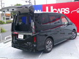 利便性&ビジュアル共に好評頂いております!狭い駐車場で大活躍のデュアルバックドア!