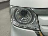 LEDヘッドライトは、点灯の瞬間から最大光量を発揮し、突然暗くなるトンネルなどでの安定感を高めます。