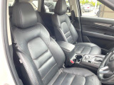 運転席シート廻りは使用感も少なく、良好な状態となっています。前オーナー様が丁寧に使っていたことがよくわかりますね。