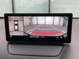 狭い場所での駐車やすれ違いなどでより的確な運転操作に役立つ360&deg;ビューモニターが装備されています。