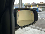 車線変更も安心のブラインドスポットモニターにリアトラフィックモニター付きです。