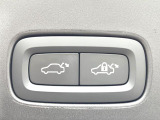 【パワーバックドア】スマートキーや運転席のボタンを押すだけでリアゲートが自動で開閉します!荷物を持っている時や、高い位置にあるバックドアを閉める際に便利な機能です。