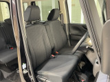 乗降がしやすい運転席。高さが調節できて小柄な方でも運転しやすいポジションをとることができます。
