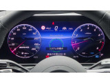 高いレベルの知性を備えたメルセデスの「インテリジェントドライブ」は、ドライバーの疲労を軽減し、安全かつ快適なドライブの一助となります。