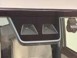 走行中に前方の車両と歩行者を認識し、衝突の危険性があると判断した場合にドライバーへ注意喚起。さらに危険性が高まった場合には緊急ブレーキで減速、衝突の回避や、衝突時の被害軽減に寄与します。